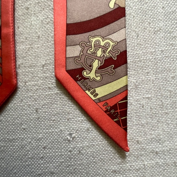 Hermes Pour Sortir Twilly Silk Signed Scarf Made in France - Picture 3 of 11